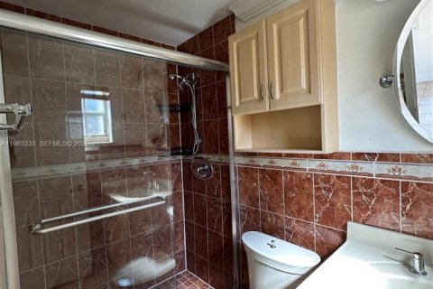 Condo in Miami, Florida, 2 bedrooms  № 2027005 - photo 12