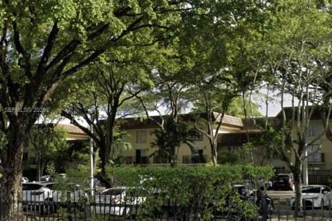 Condo in Miami, Florida, 2 bedrooms  № 2027005 - photo 16