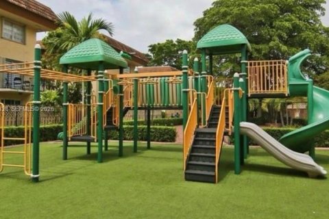 Condo in Miami, Florida, 2 bedrooms  № 2027005 - photo 15