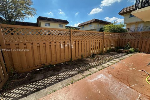 Condo in Miami, Florida, 2 bedrooms  № 2027005 - photo 5