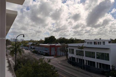 House in Miami, Florida 1 bedroom, 87.33 sq.m. № 2029496 - photo 20