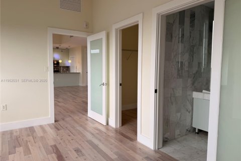 House in Miami, Florida 1 bedroom, 87.33 sq.m. № 2029496 - photo 17