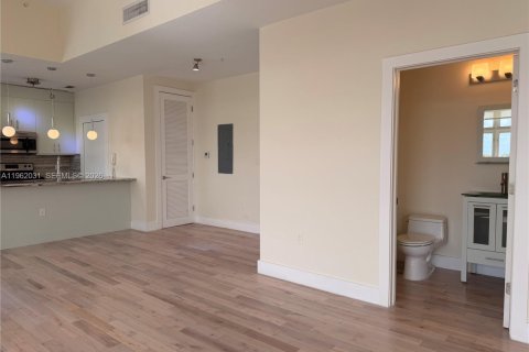 House in Miami, Florida 1 bedroom, 87.33 sq.m. № 2029496 - photo 10