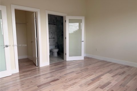 House in Miami, Florida 1 bedroom, 87.33 sq.m. № 2029496 - photo 14