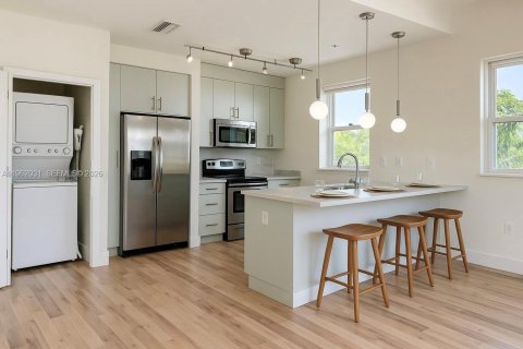House in Miami, Florida 1 bedroom, 87.33 sq.m. № 2029496