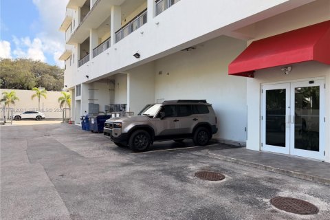 House in Miami, Florida 1 bedroom, 87.33 sq.m. № 2029496 - photo 29
