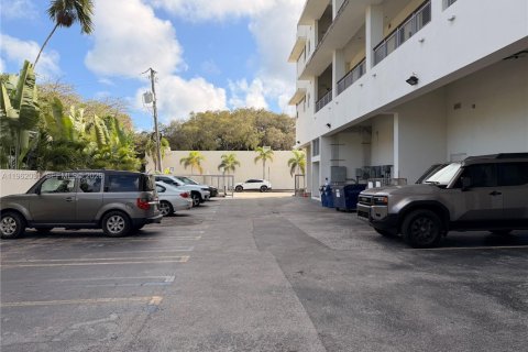 House in Miami, Florida 1 bedroom, 87.33 sq.m. № 2029496 - photo 30