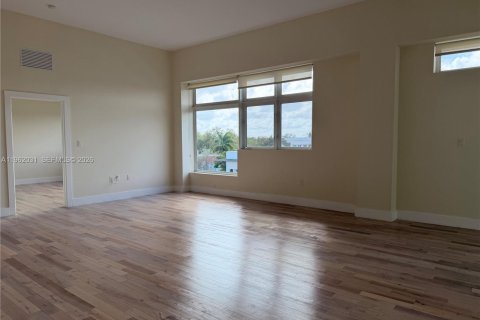 House in Miami, Florida 1 bedroom, 87.33 sq.m. № 2029496 - photo 9
