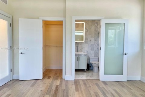 House in Miami, Florida 1 bedroom, 87.33 sq.m. № 2029496 - photo 3