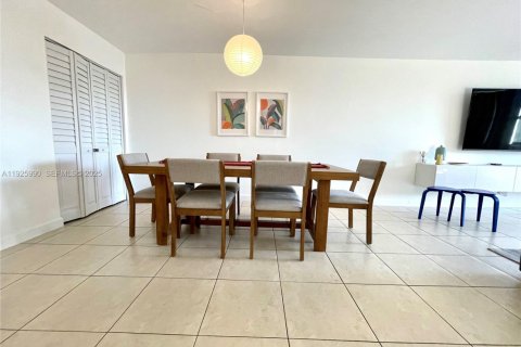 Condominio en alquiler en Bay Harbor Islands, Florida, 2 dormitorios, 120.77 m2 № 2059682 - foto 11