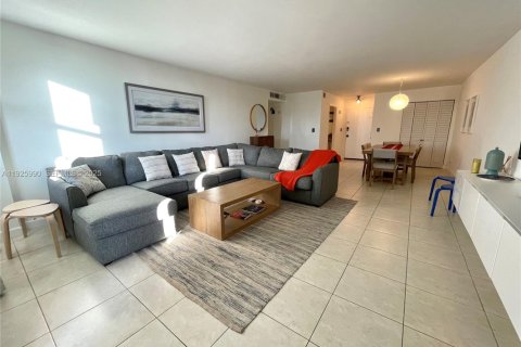 Condominio en alquiler en Bay Harbor Islands, Florida, 2 dormitorios, 120.77 m2 № 2059682 - foto 5