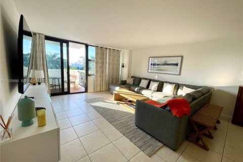 Condominio en alquiler en Bay Harbor Islands, Florida, 2 dormitorios, 120.77 m2 № 2059682 - foto 4