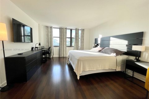 Condominio en alquiler en Bay Harbor Islands, Florida, 2 dormitorios, 120.77 m2 № 2059682 - foto 17