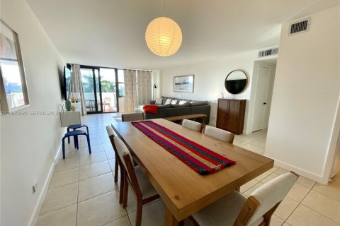 Condominio en alquiler en Bay Harbor Islands, Florida, 2 dormitorios, 120.77 m2 № 2059682 - foto 3