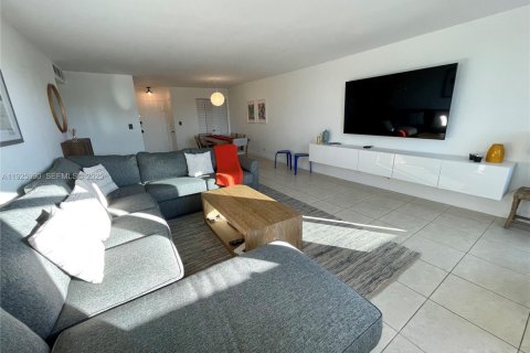 Condominio en alquiler en Bay Harbor Islands, Florida, 2 dormitorios, 120.77 m2 № 2059682 - foto 8