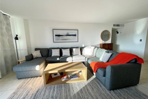 Condominio en alquiler en Bay Harbor Islands, Florida, 2 dormitorios, 120.77 m2 № 2059682 - foto 6