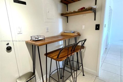 Condominio en alquiler en Bay Harbor Islands, Florida, 2 dormitorios, 120.77 m2 № 2059682 - foto 14