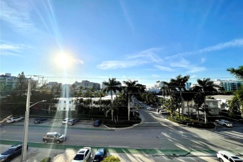 Condominio en alquiler en Bay Harbor Islands, Florida, 2 dormitorios, 120.77 m2 № 2059682 - foto 29