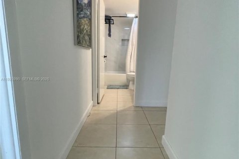 Condominio en alquiler en Bay Harbor Islands, Florida, 2 dormitorios, 120.77 m2 № 2059682 - foto 23