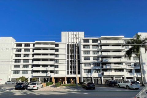 Condominio en Bay Harbor Islands, Florida, 2 dormitorios  № 2059682