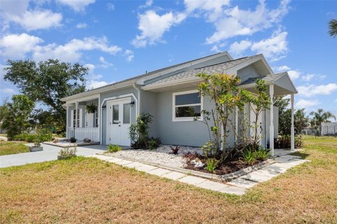 House in Port Charlotte, Florida 3 bedrooms, 124.12 sq.m. № 1624555 - photo 2