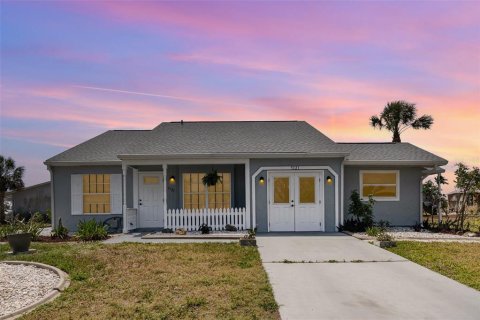House in Port Charlotte, Florida 3 bedrooms, 124.12 sq.m. № 1624555 - photo 1
