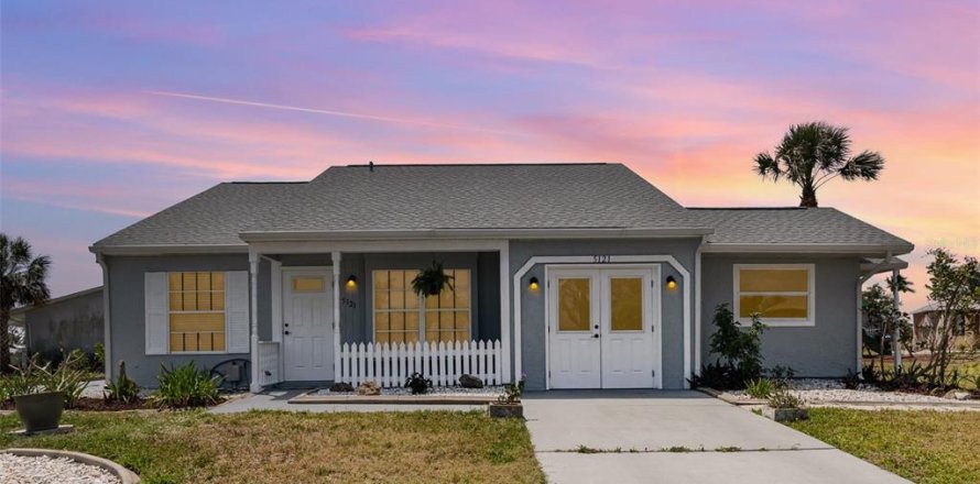 House in Port Charlotte, Florida 3 bedrooms, 124.12 sq.m. № 1624555