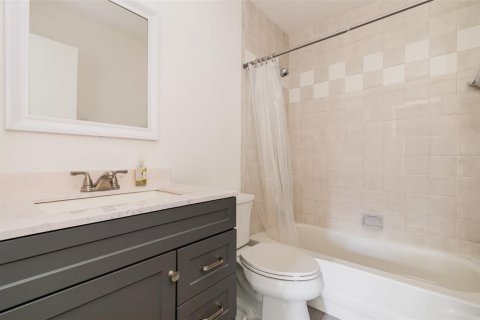 House in Port Charlotte, Florida 3 bedrooms, 124.12 sq.m. № 1624555 - photo 20