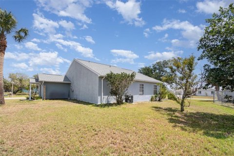 House in Port Charlotte, Florida 3 bedrooms, 124.12 sq.m. № 1624555 - photo 24