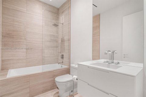 Condo in Miami Beach, Florida, 3 bedrooms  № 1990786 - photo 25