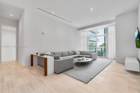 Condo in Miami Beach, Florida, 3 bedrooms  № 1990786 - photo 6