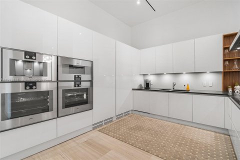 Condo in Miami Beach, Florida, 3 bedrooms  № 1990786 - photo 10