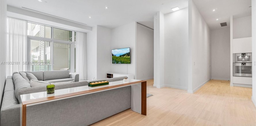 Condo in Miami Beach, Florida, 3 bedrooms  № 1990786