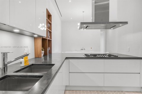 Condo in Miami Beach, Florida, 3 bedrooms  № 1990786 - photo 9