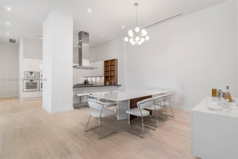 Condo in Miami Beach, Florida, 3 bedrooms  № 1990786 - photo 2