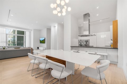 Condo in Miami Beach, Florida, 3 bedrooms  № 1990786 - photo 3