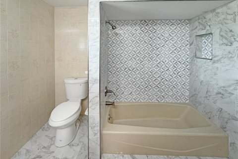 Villa ou maison à louer à Gibsonton, Floride: 3 chambres, 175.4 m2 № 1879353 - photo 24