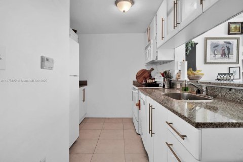 Condominio en alquiler en Miami, Florida, 1 dormitorio, 70.88 m2 № 1926218 - foto 6