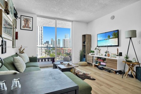 Condominio en alquiler en Miami, Florida, 1 dormitorio, 70.88 m2 № 1926218 - foto 9