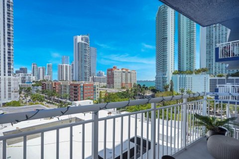 Condominio en alquiler en Miami, Florida, 1 dormitorio, 70.88 m2 № 1926218 - foto 10
