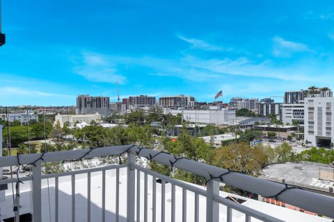 Condominio en alquiler en Miami, Florida, 1 dormitorio, 70.88 m2 № 1926218 - foto 11