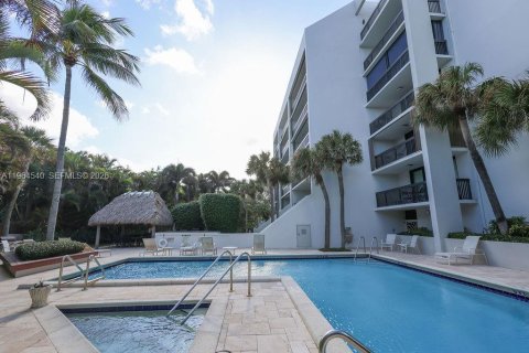 Condo in Hollywood, Florida, 2 bedrooms № 2025947 - photo 30