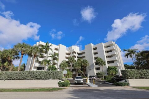 Condo in Hollywood, Florida, 2 bedrooms № 2025947 - photo 2