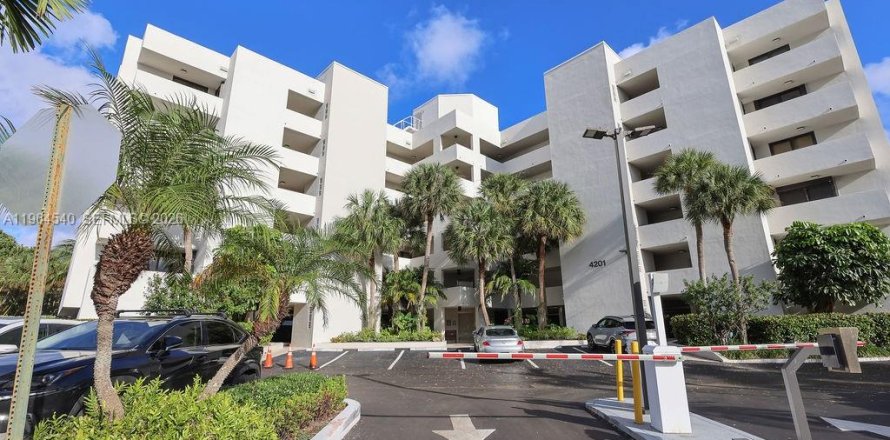 Condo in Hollywood, Florida, 2 bedrooms № 2025947