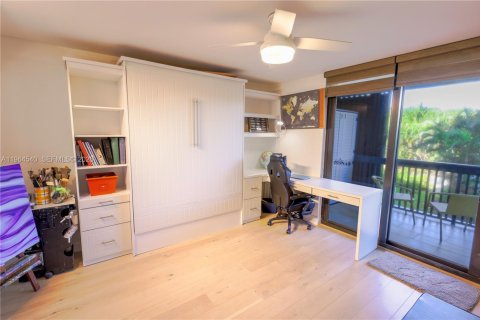 Condo in Hollywood, Florida, 2 bedrooms № 2025947 - photo 18