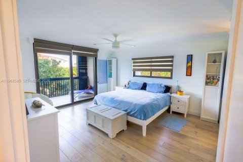 Condo in Hollywood, Florida, 2 bedrooms № 2025947 - photo 13