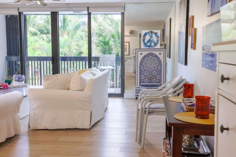 Condo in Hollywood, Florida, 2 bedrooms № 2025947 - photo 4