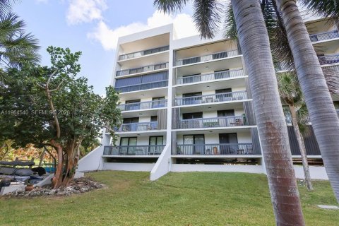 Condo in Hollywood, Florida, 2 bedrooms № 2025947 - photo 29