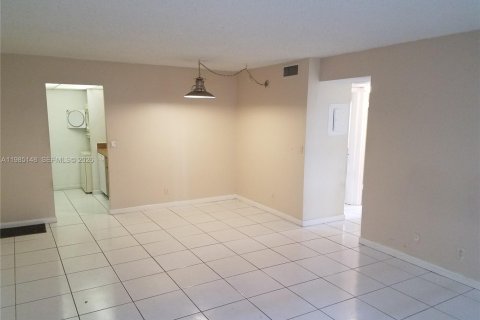 Condominio en alquiler en Coral Springs, Florida, 2 dormitorios, 71.35 m2 № 2046515 - foto 5