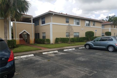 Condominio en alquiler en Coral Springs, Florida, 2 dormitorios, 71.35 m2 № 2046515 - foto 2